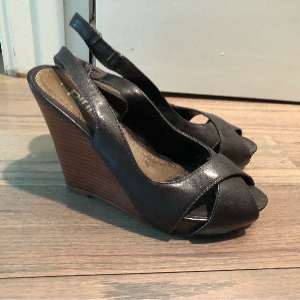 Gorgeous espresso brown wedges